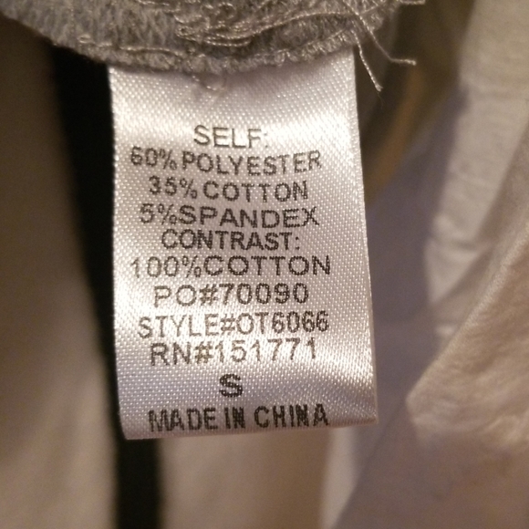 Top with bell lace sleeves - Picture 5 of 8